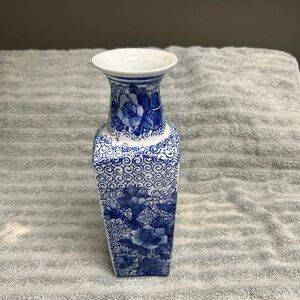 Elegant Blue and White Porcelain Vase